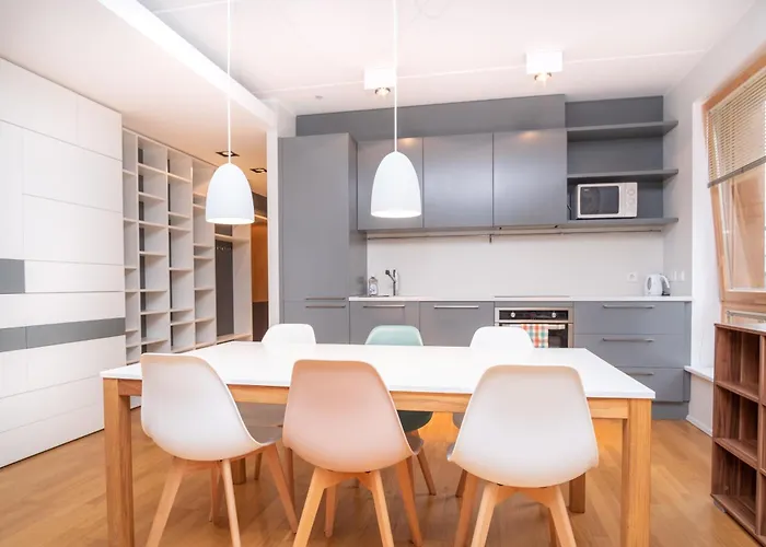 Dream - Stylish Near Old Town With Free Parking דירה